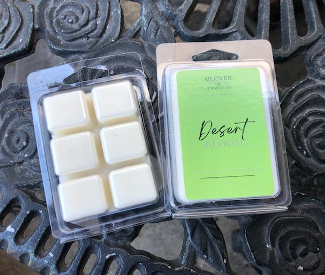 Desert Bloom is a unique, airy fragrance that has a distinctive scent all of its own. This robust fragrance consist of aloe, sweet avage, patchouli, sandalwood, chrysanthemums, amber and green leaves. 